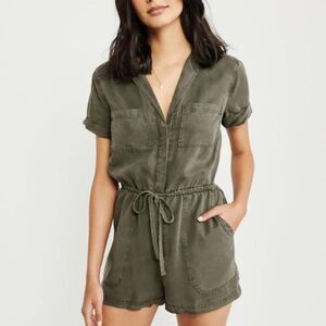 Abercrombie & Fitch Utility Short Sleeve Romper in Green | Size Small